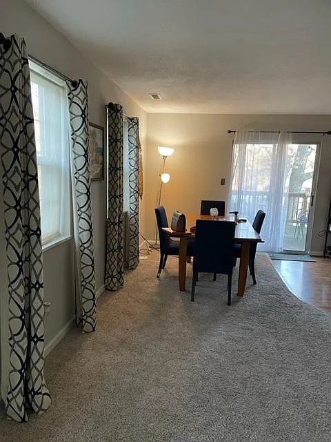 2 bed, 940 sqft, $1,625 — Photo 2