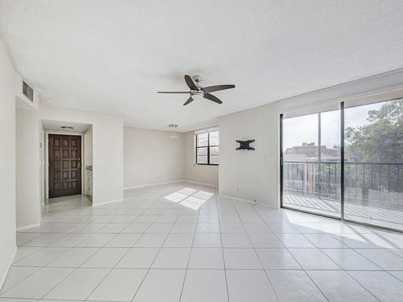 2nd image of 409-3900 N Hills Dr #409