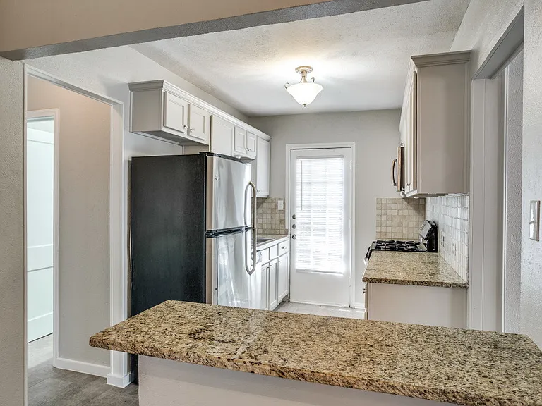 6470 Lindell Ave — Photo 8