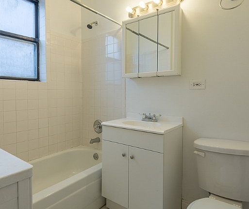 3rd image of 711 W Belmont Ave APT 402