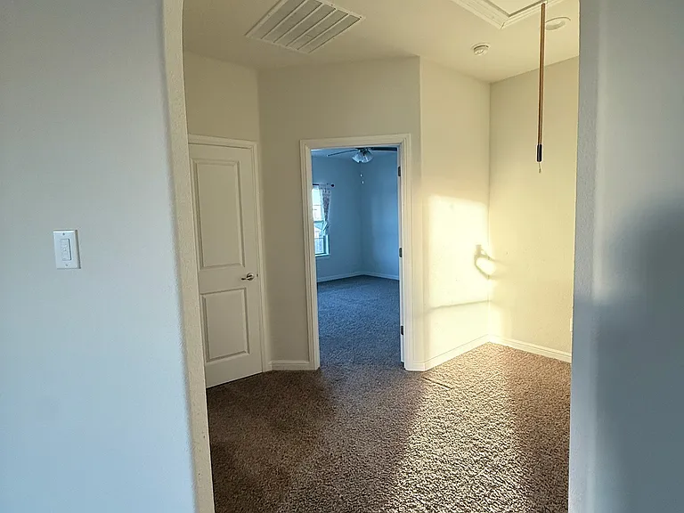 565 Lindisfarne Ln — Photo 18