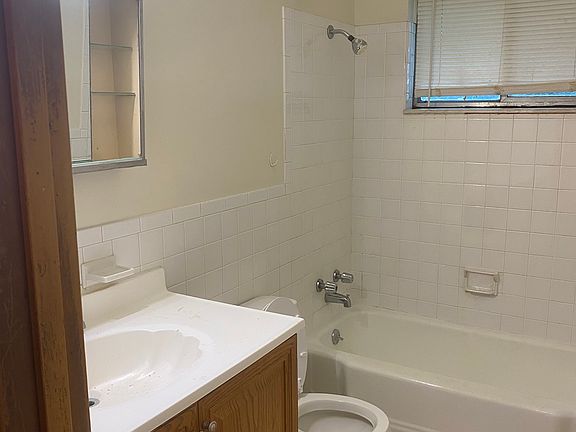 5th image of 7560 Olive St #1