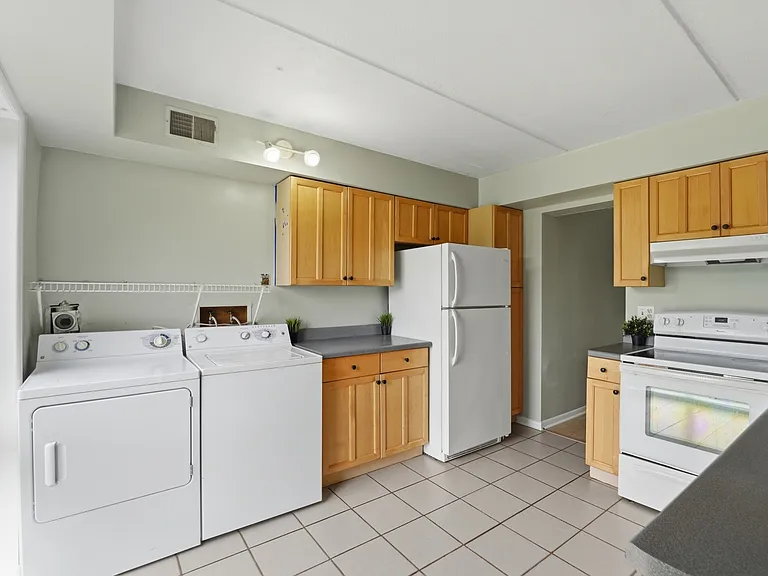 5513 Chateau Dr #4 — Photo 9
