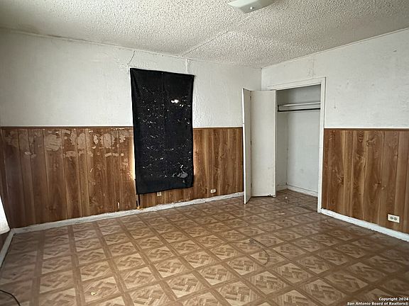 5th image of 926 Grosvenor