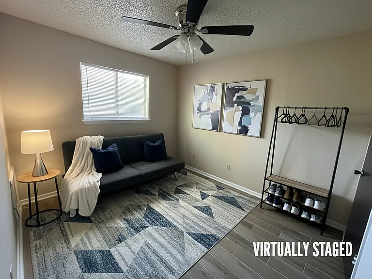 425 W Ave C — Photo 13