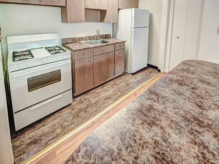 HIckory Heights Apartments — Photo 8