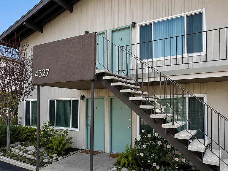 4327 Inglewood Blvd — Photo 3
