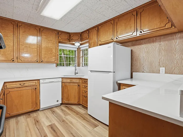 10240 Post Oak Dr — Photo 17
