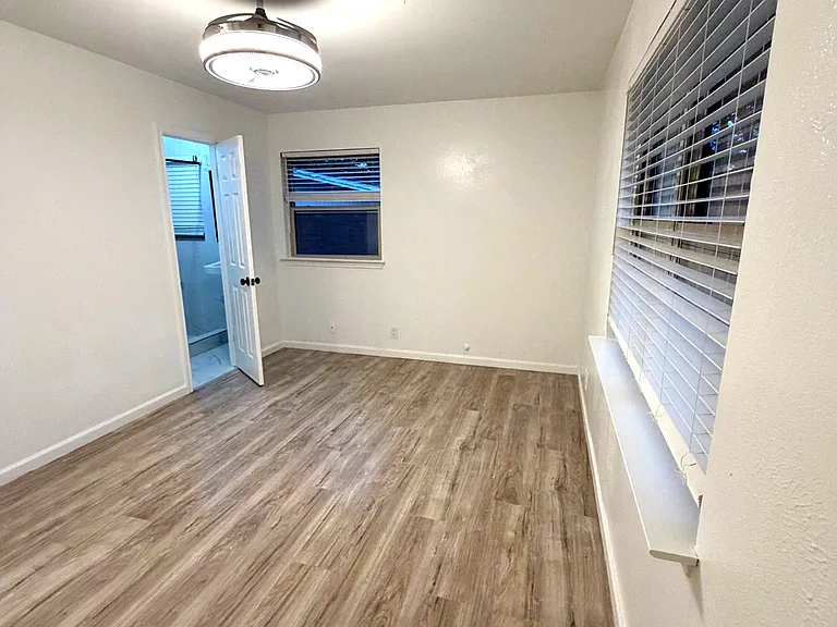 65 Somerset Ter — Photo 14