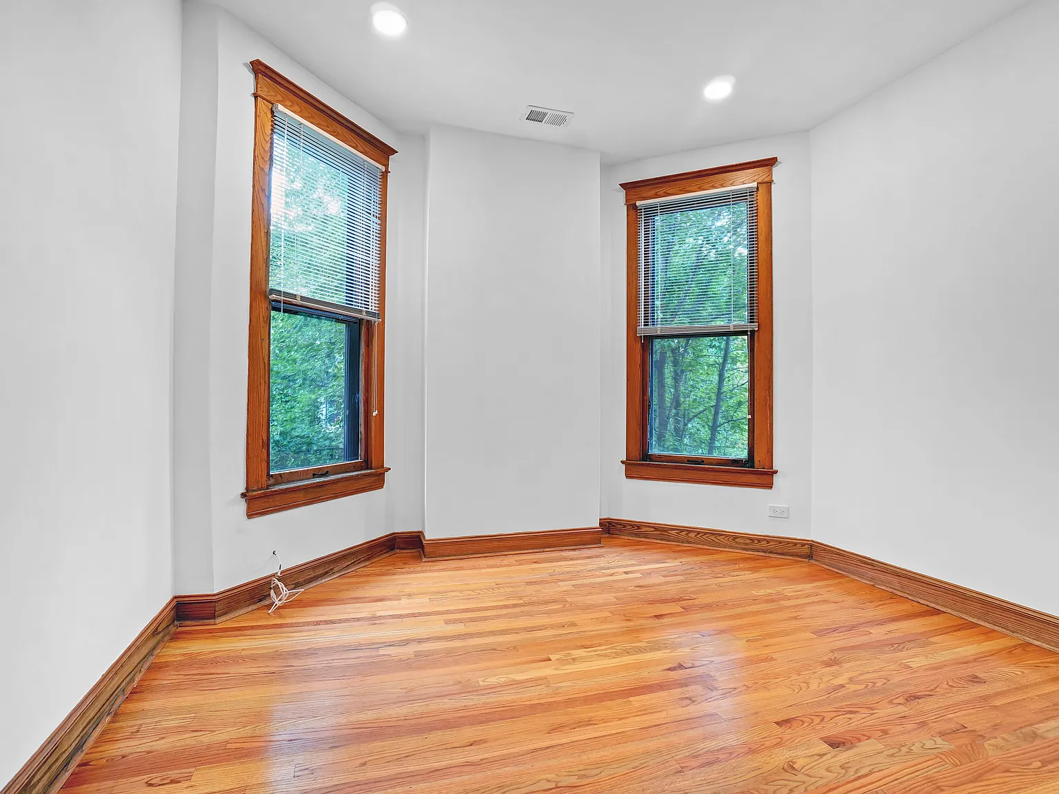 2 bed, 1.0 bath, $1,930 — Photo 3