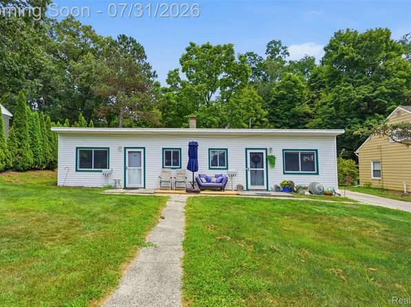 610 East St, Milford, MI 48381