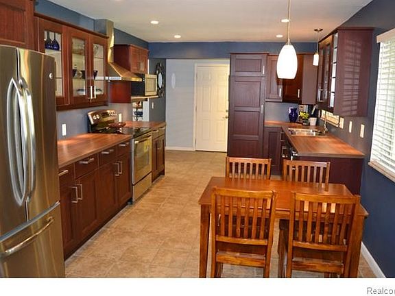 4th image of 4865 Belzair Dr