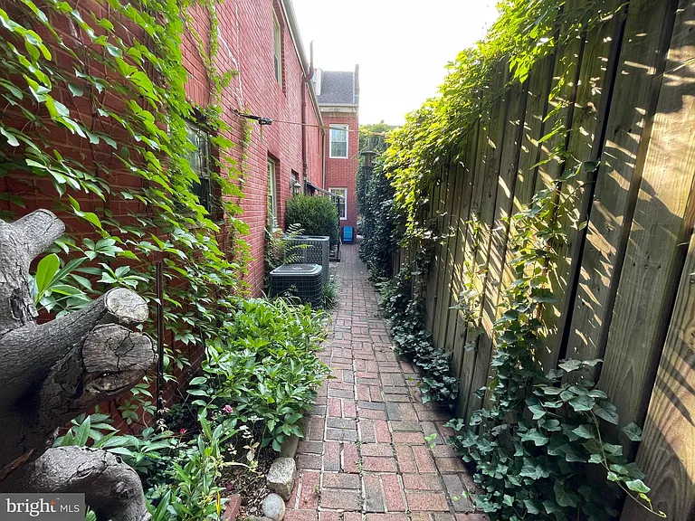 792 S Front St #B — Photo 17