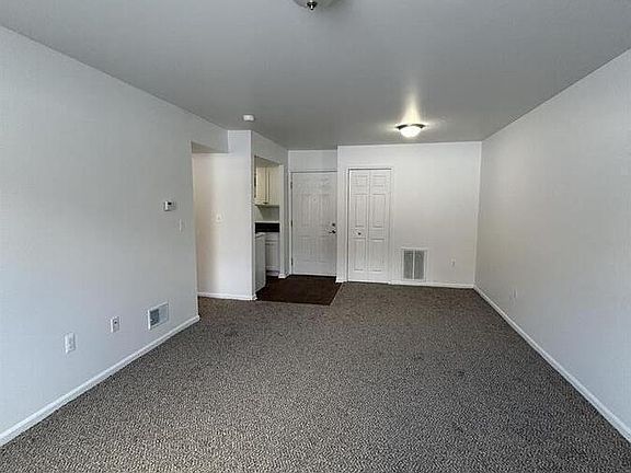 5th image of 721 Green Rd APT 213