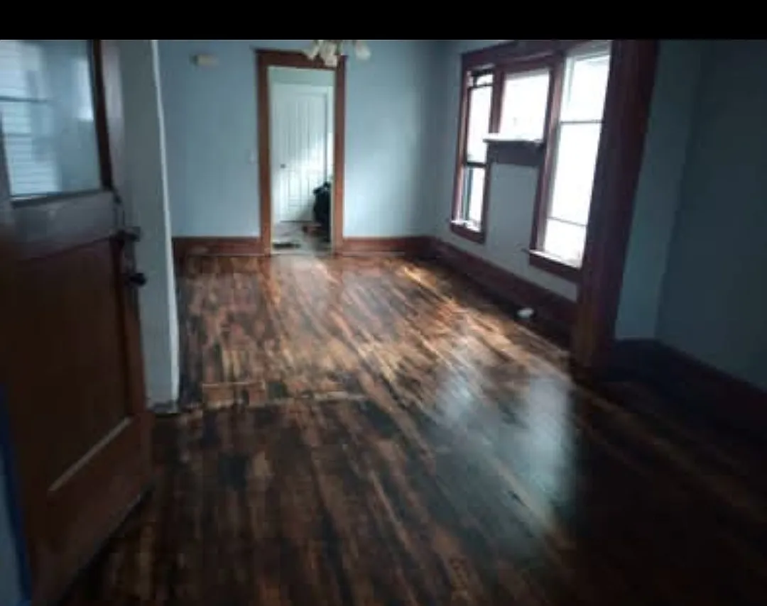 3 bed, $1,000 — Photo 2