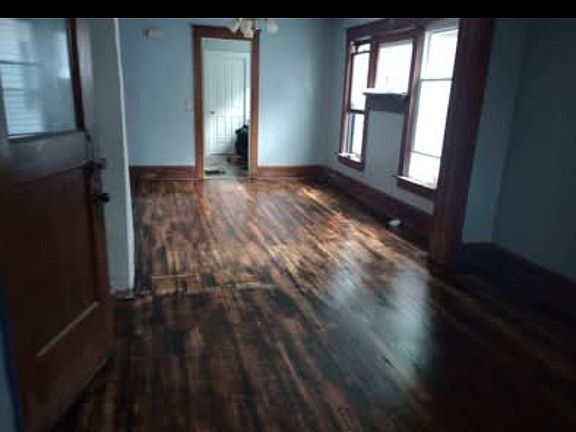 2nd image of 1352 West St #2