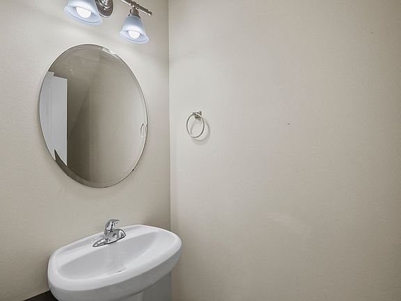 4th image of 8424 10th Pl SE