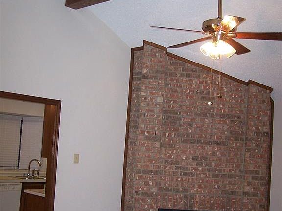 2nd image of 1206 Fox Hollow Dr