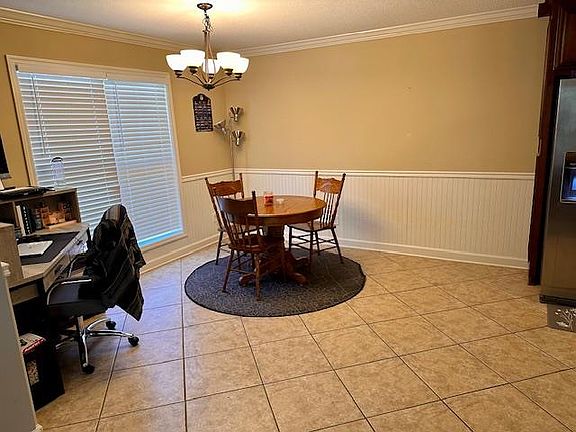 3rd image of 4016 Glen Laurel Dr N
