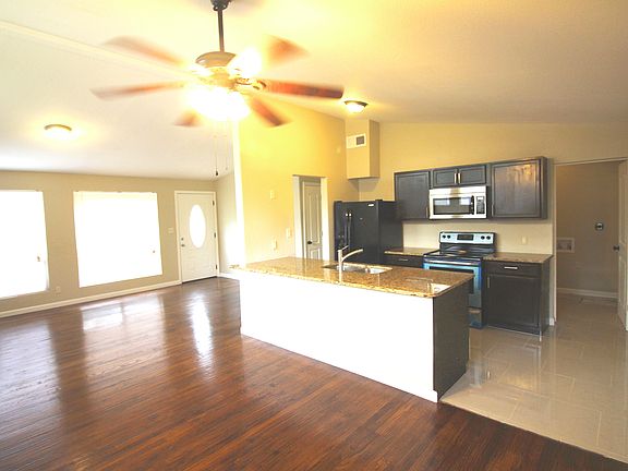 4th image of 149 Hedgerow Ln