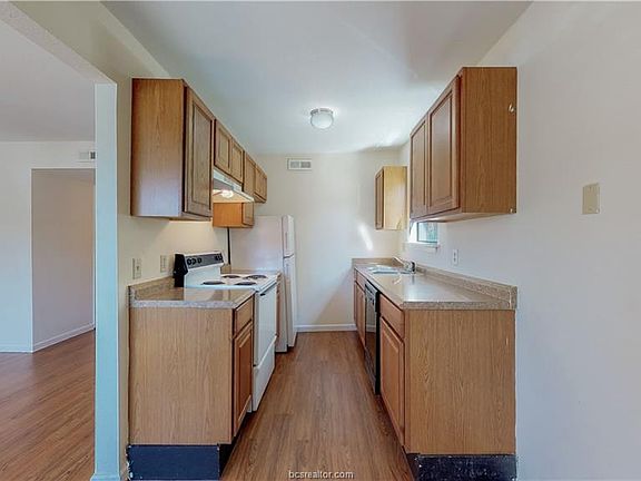 3rd image of 4311 Boyett St APT C