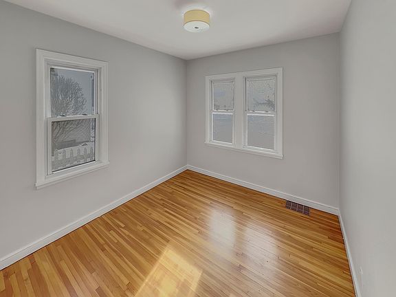 4th image of 1147 Hoyt Ave W