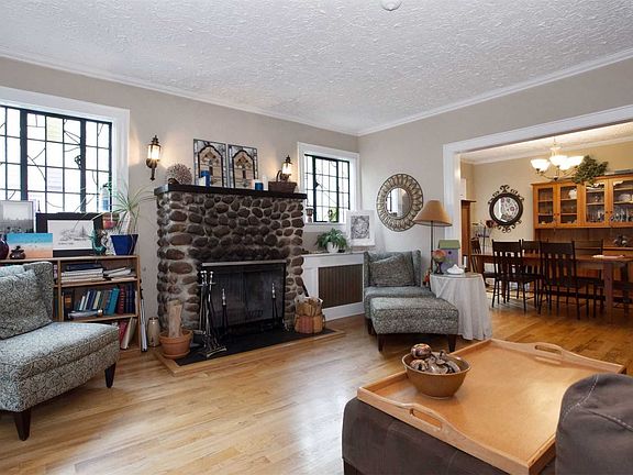 4th image of 22 Varick Ct