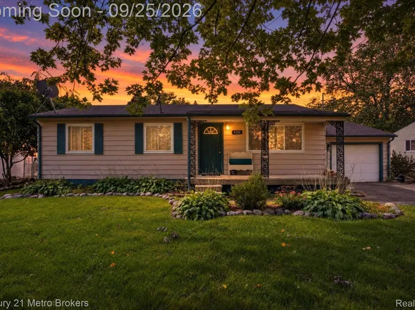 4188 Carmanwood Dr, Flint, MI 48507