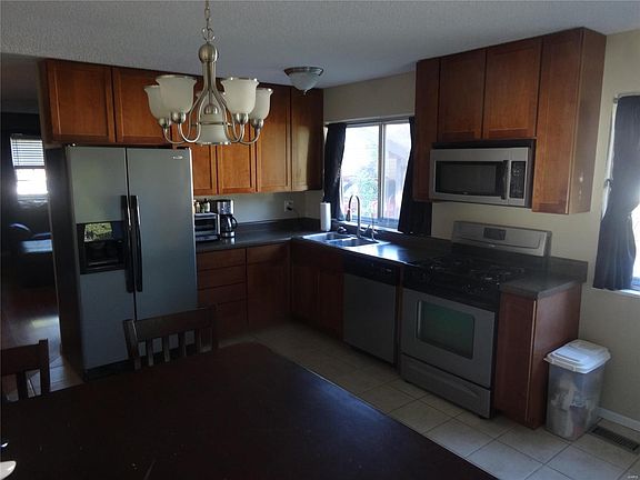 3rd image of 2650 Lindsay Ln