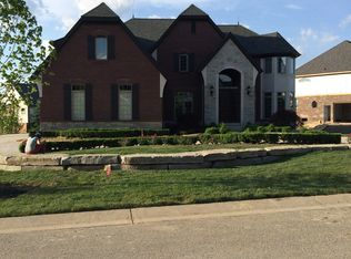 2890 Ambleside Ct, Rochester, MI 48306