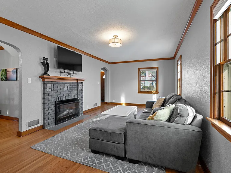1109 3rd St NW — Photo 51