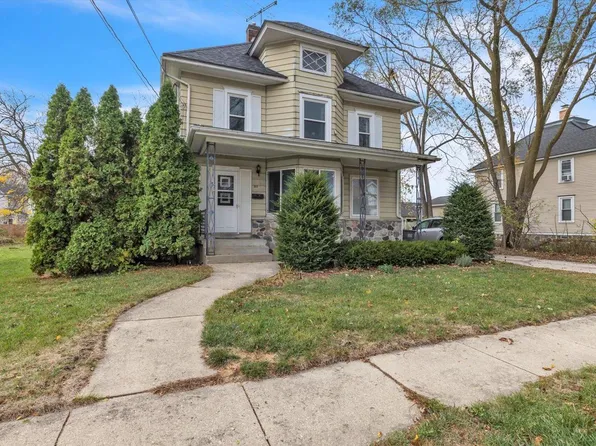 307 Pleasant STREET, Mukwonago, WI 53149