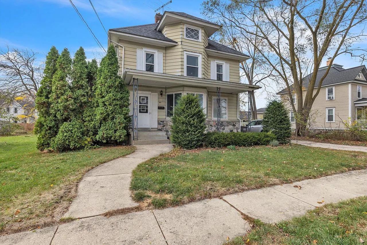 307 Pleasant STREET photo 1