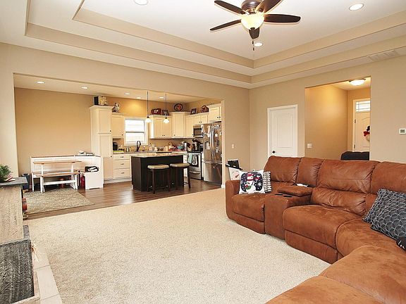5th image of 610 Freds Ct