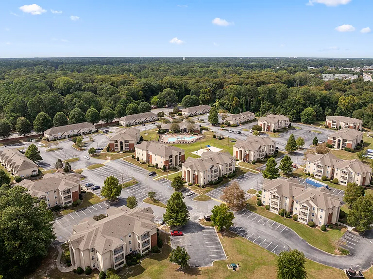 Sunset Pointe Apartments — Photo 57
