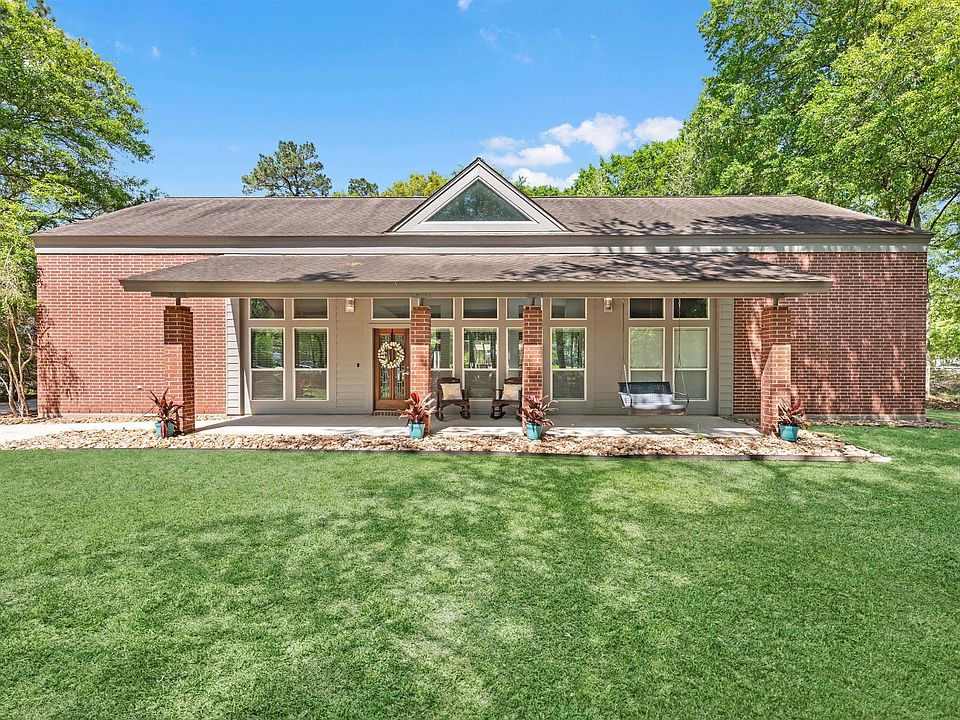 1st image of 715 Commons Lakeview Dr