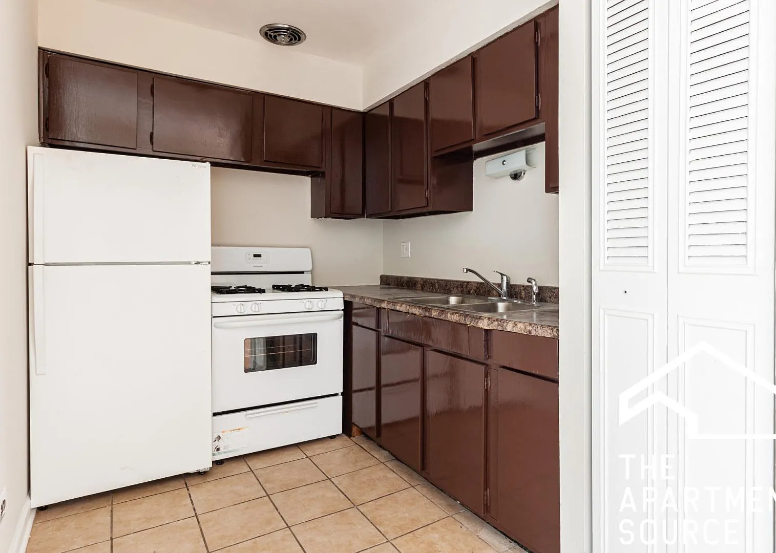 5917 North Kenmore Avenue #523 — Photo 1