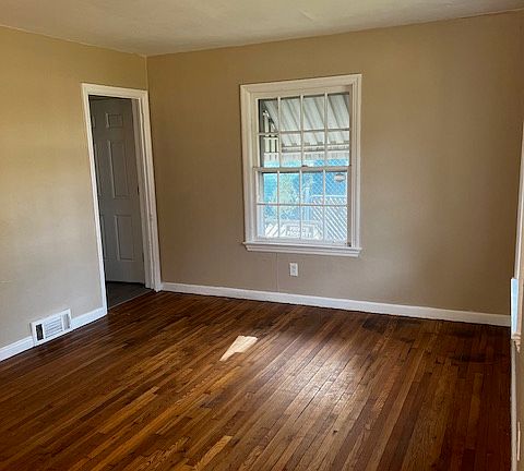 5th image of 2920 Knight Ave