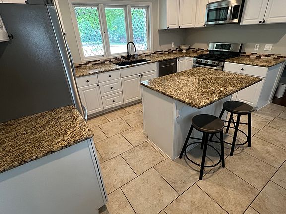 4th image of 5601 W 92nd St