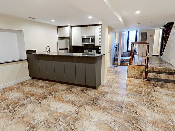 3rd image of 29 Saint Marys Ct #23