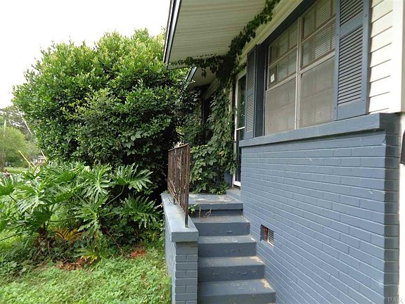 3rd image of 906 Blue Springs Dr