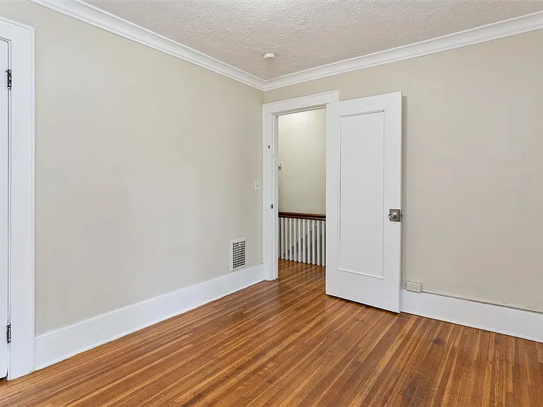19 Genesee Park Blvd — Photo 33