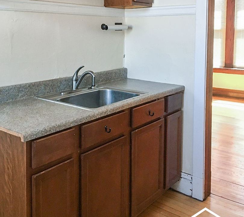 1st image of 3821 N Lawndale Ave #3