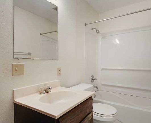 2nd image of 320 2nd Ave S #204