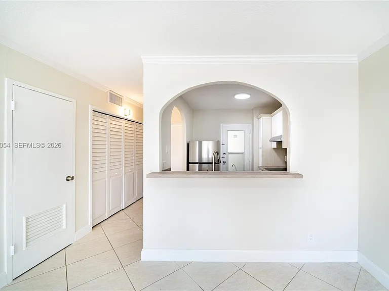 2555 NE 11th St #310 — Photo 1