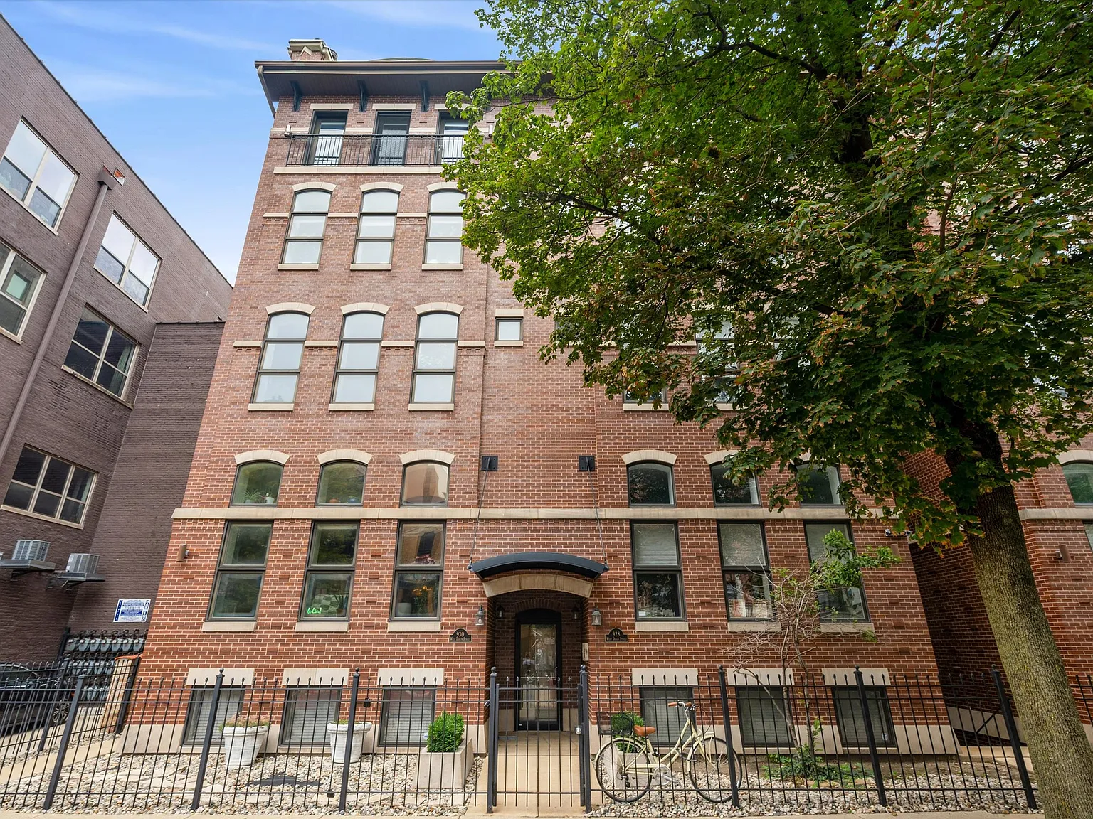 3 bed, 1300 sqft, $3,800 — Photo 3