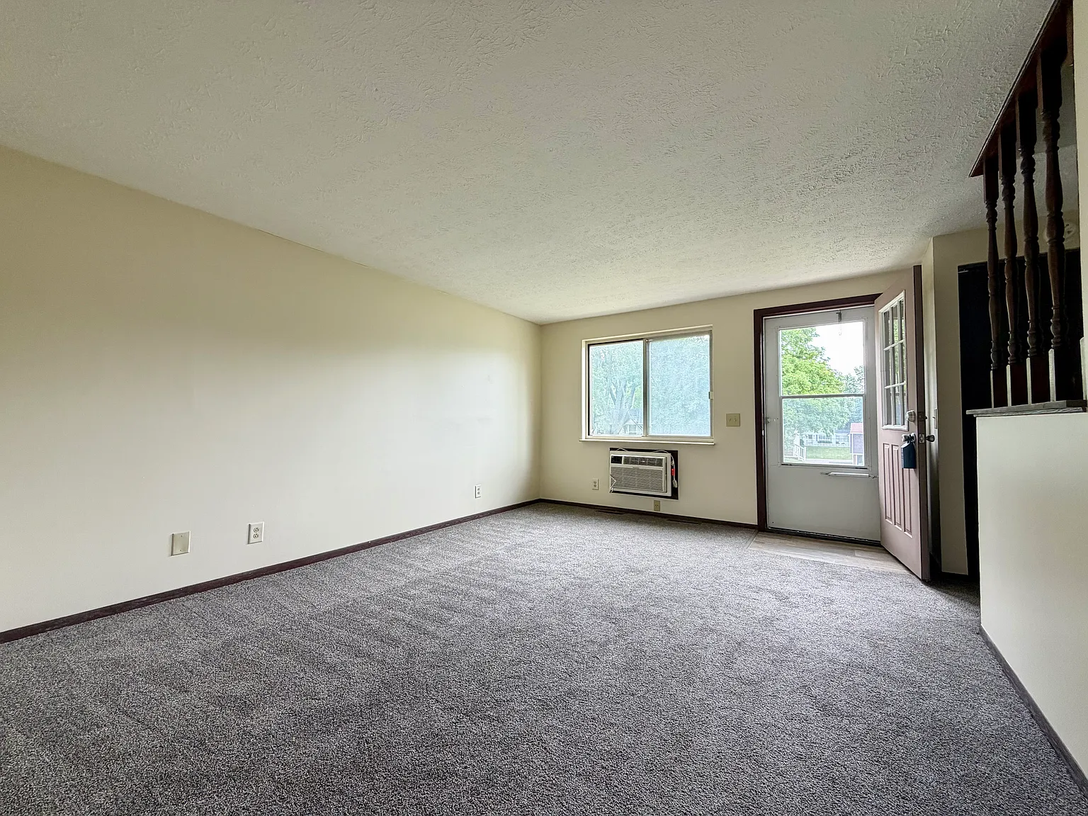 2 bed, 1000 sqft, $995 — Photo 2