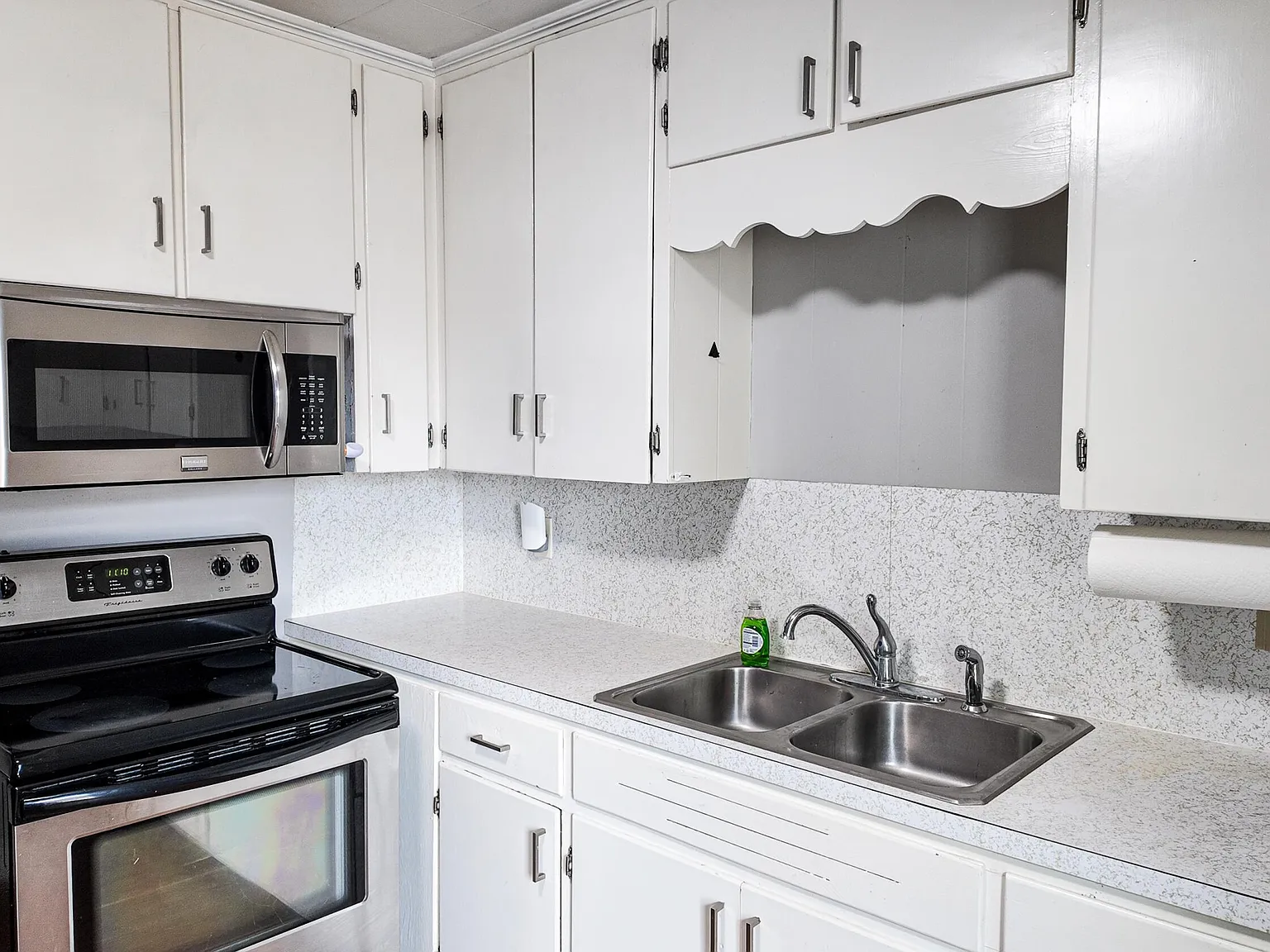 3 bed, 2.0 bath, $1,500 — Photo 2