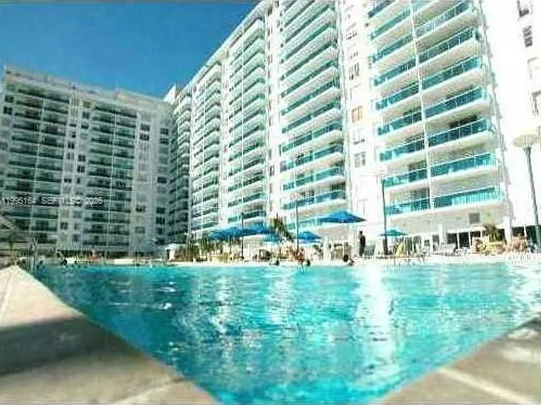 2301 Collins Ave #1507 — Photo 31