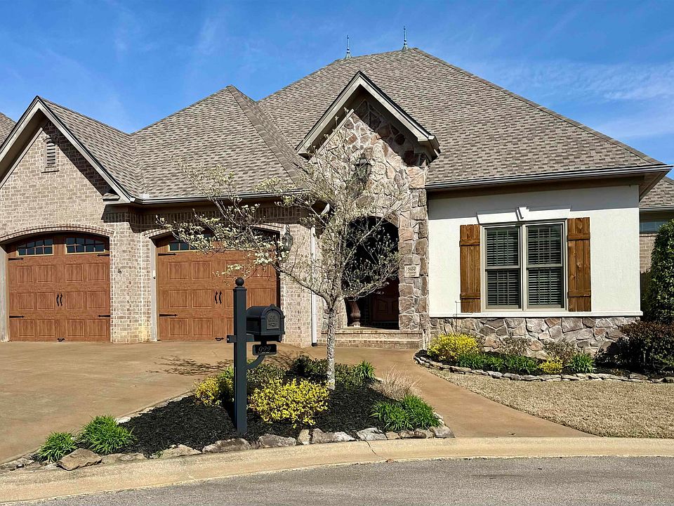 1st image of 922 Sinclair Ct